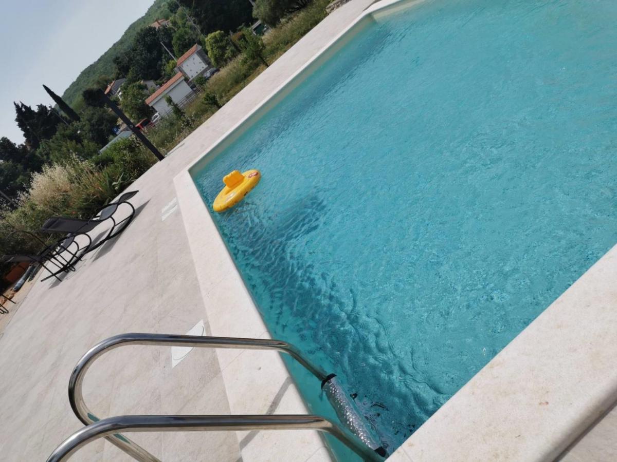 Apartments Barbara With Pool Brseč Buitenkant foto